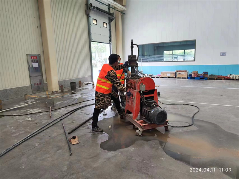 双峰厂房地面下沉塌陷注浆加固施工